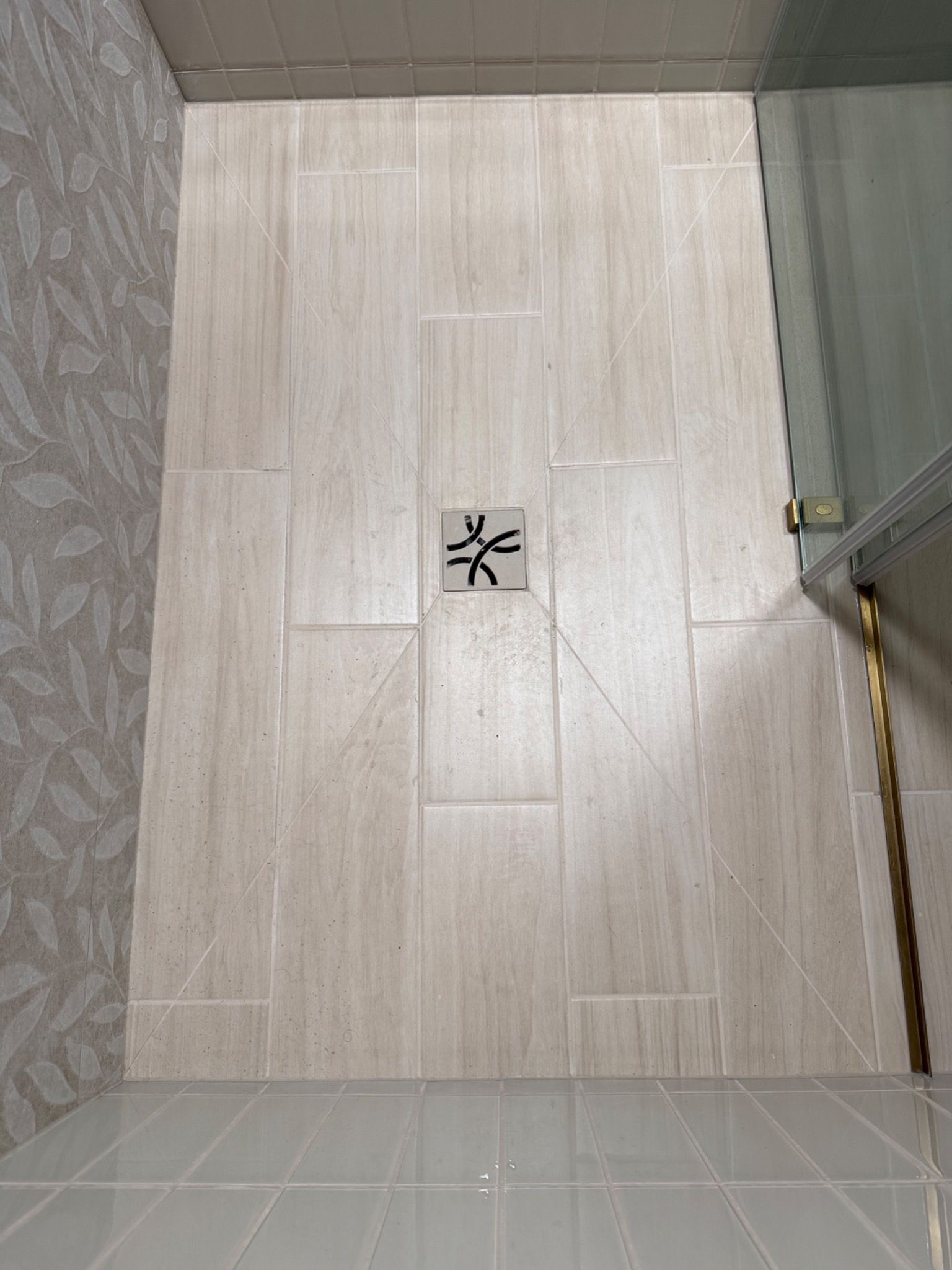 Toilet and full-height feature wall with soft leaf pattern